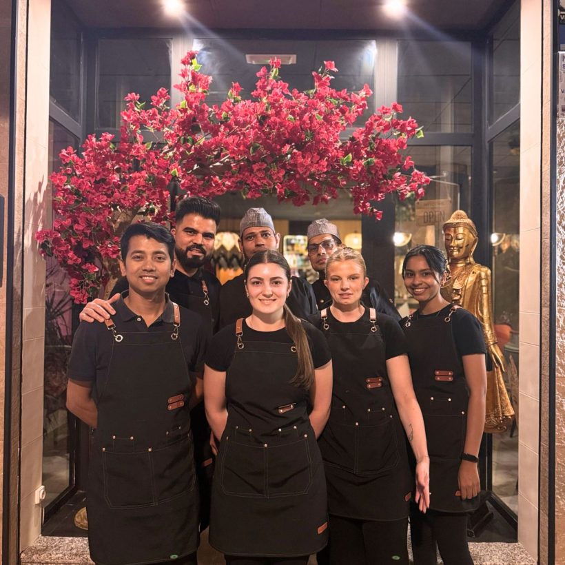 Equipo del restaurante Alhaurín, sabor a India
